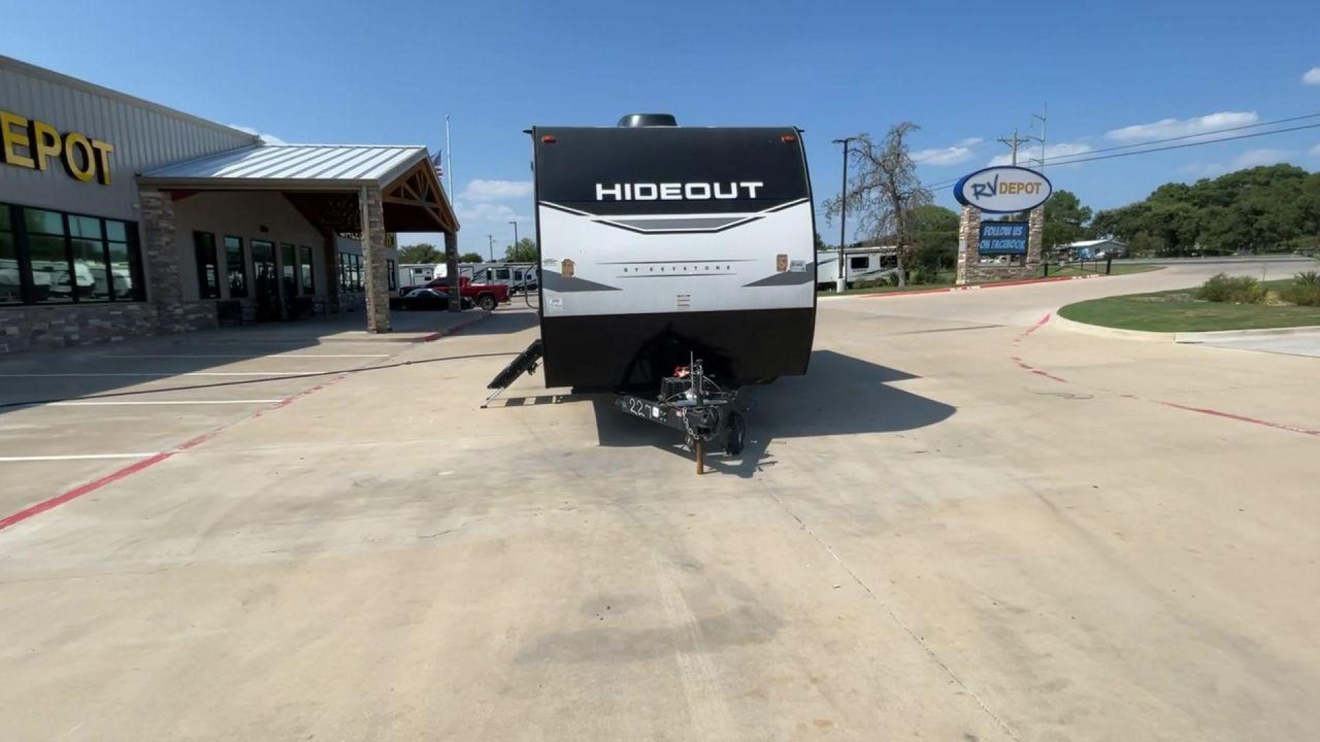 2023 KEYSTONE HIDEOUT 31BRD (4YDTH1R25P7) , Length: 35.92 ft. | Dry Weight: 7,860 lbs. | Slides: 2 transmission, located at 4319 N Main St, Cleburne, TX, 76033, (817) 678-5133, 32.385960, -97.391212 - The 2023 Keystone Hideout 31BRD is a spacious, family-friendly travel trailer designed to offer comfort and convenience on the road. With a length of 35.92 feet and a dry weight of 7,860 lbs, this model includes two slides that significantly expand the interior space. The exterior features a clean, - Photo#4