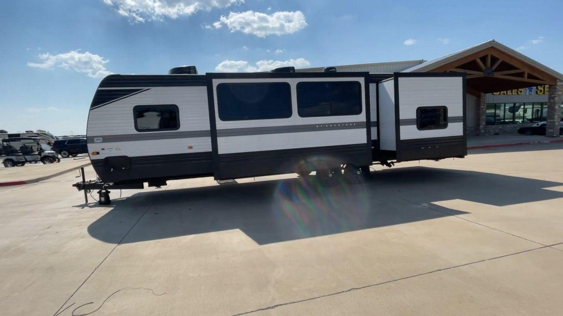 2023 KEYSTONE HIDEOUT 31BRD (4YDTH1R25P7) , Length: 35.92 ft. | Dry Weight: 7,860 lbs. | Slides: 2 transmission, located at 4319 N Main St, Cleburne, TX, 76033, (817) 678-5133, 32.385960, -97.391212 - Photo#6