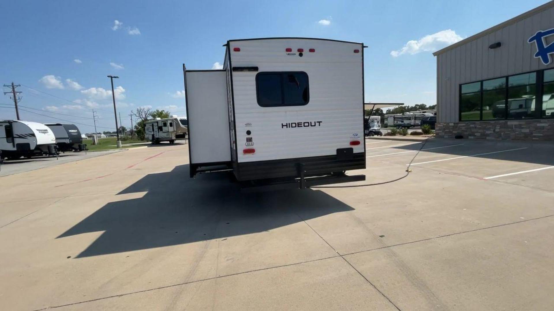 2023 KEYSTONE HIDEOUT 31BRD (4YDTH1R25P7) , Length: 35.92 ft. | Dry Weight: 7,860 lbs. | Slides: 2 transmission, located at 4319 N Main St, Cleburne, TX, 76033, (817) 678-5133, 32.385960, -97.391212 - The 2023 Keystone Hideout 31BRD is a spacious, family-friendly travel trailer designed to offer comfort and convenience on the road. With a length of 35.92 feet and a dry weight of 7,860 lbs, this model includes two slides that significantly expand the interior space. The exterior features a clean, - Photo#8