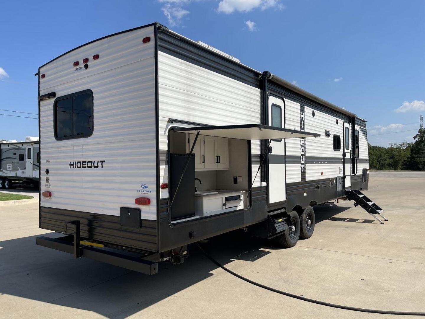 2023 KEYSTONE HIDEOUT 31BRD (4YDTH1R25P7) , Length: 35.92 ft. | Dry Weight: 7,860 lbs. | Slides: 2 transmission, located at 4319 N Main St, Cleburne, TX, 76033, (817) 678-5133, 32.385960, -97.391212 - The 2023 Keystone Hideout 31BRD is a spacious, family-friendly travel trailer designed to offer comfort and convenience on the road. With a length of 35.92 feet and a dry weight of 7,860 lbs, this model includes two slides that significantly expand the interior space. The exterior features a clean, - Photo#24