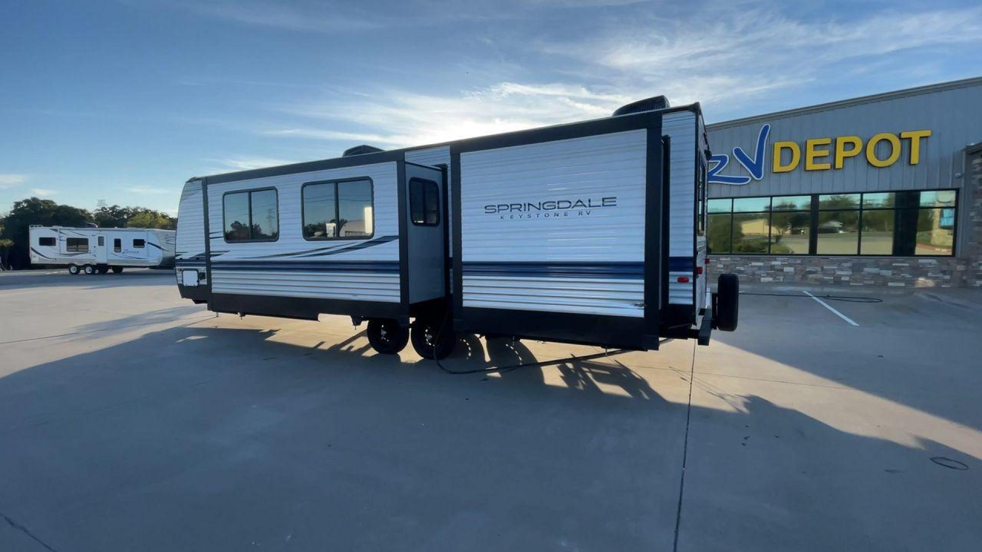 2023 KEYSTONE SPRINGDALE 303BH (4YDTSGP27P3) , Length: 35.08 ft. | Dry Weight: 7,973 lbs. | Gross Weight: 9,770 lbs. | Slides: 2 transmission, located at 4319 N Main St, Cleburne, TX, 76033, (817) 678-5133, 32.385960, -97.391212 - The 2023 Keystone Springdale 303BH presents a spacious and well-designed exterior. It is 35.08 feet in length, with a dry weight of 7,973 lbs and a gross weight of 9,770 lbs. The RV's dual slides enhance the available space, providing extra room for comfort during extended stays. The Springdale's ex - Photo#7