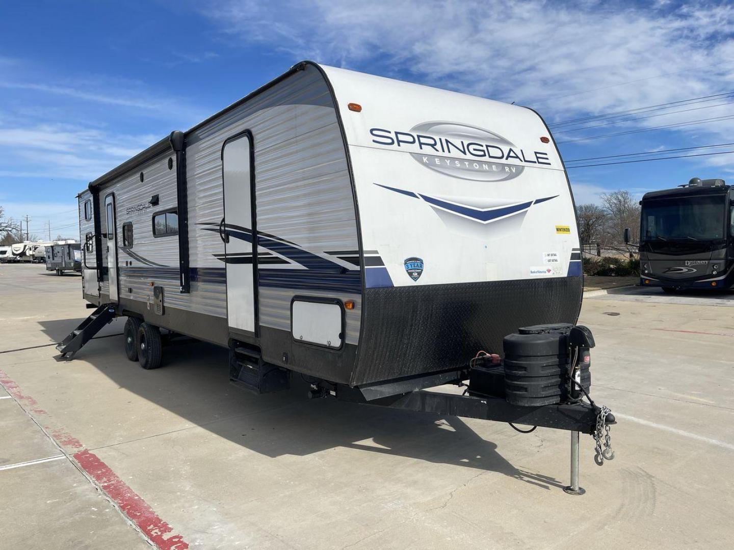 2023 KEYSTONE SPRINGDALE 335BH (4YDTSGR22P3) , Length: 37.75 ft. | Dry Weight: 8,131 lbs. | Gross Weight: 11,200 lbs. | Slides: 1 transmission, located at 4319 N Main St, Cleburne, TX, 76033, (817) 678-5133, 32.385960, -97.391212 - Photo#23