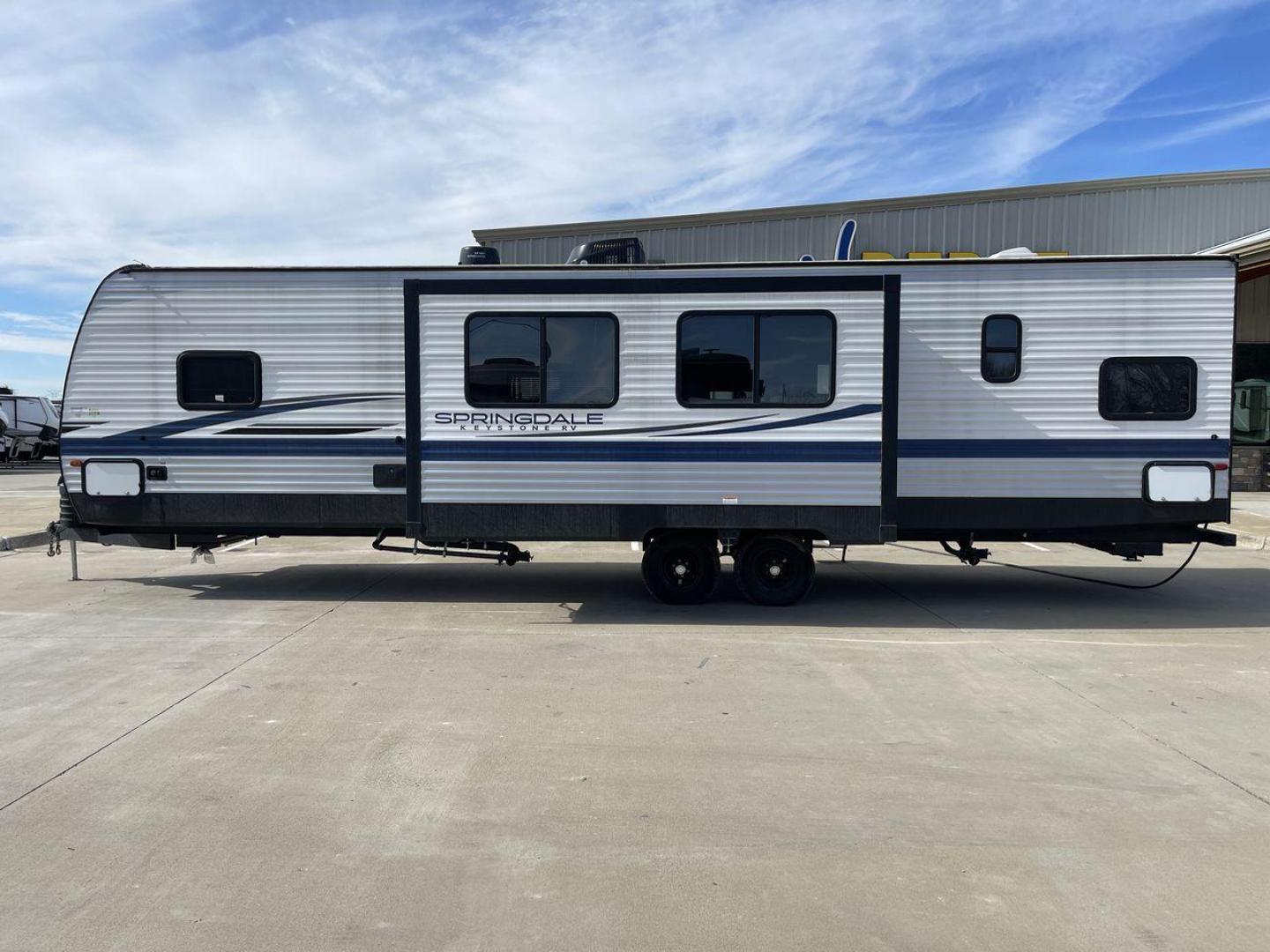 2023 KEYSTONE SPRINGDALE 335BH (4YDTSGR22P3) , Length: 37.75 ft. | Dry Weight: 8,131 lbs. | Gross Weight: 11,200 lbs. | Slides: 1 transmission, located at 4319 N Main St, Cleburne, TX, 76033, (817) 678-5133, 32.385960, -97.391212 - Photo#24