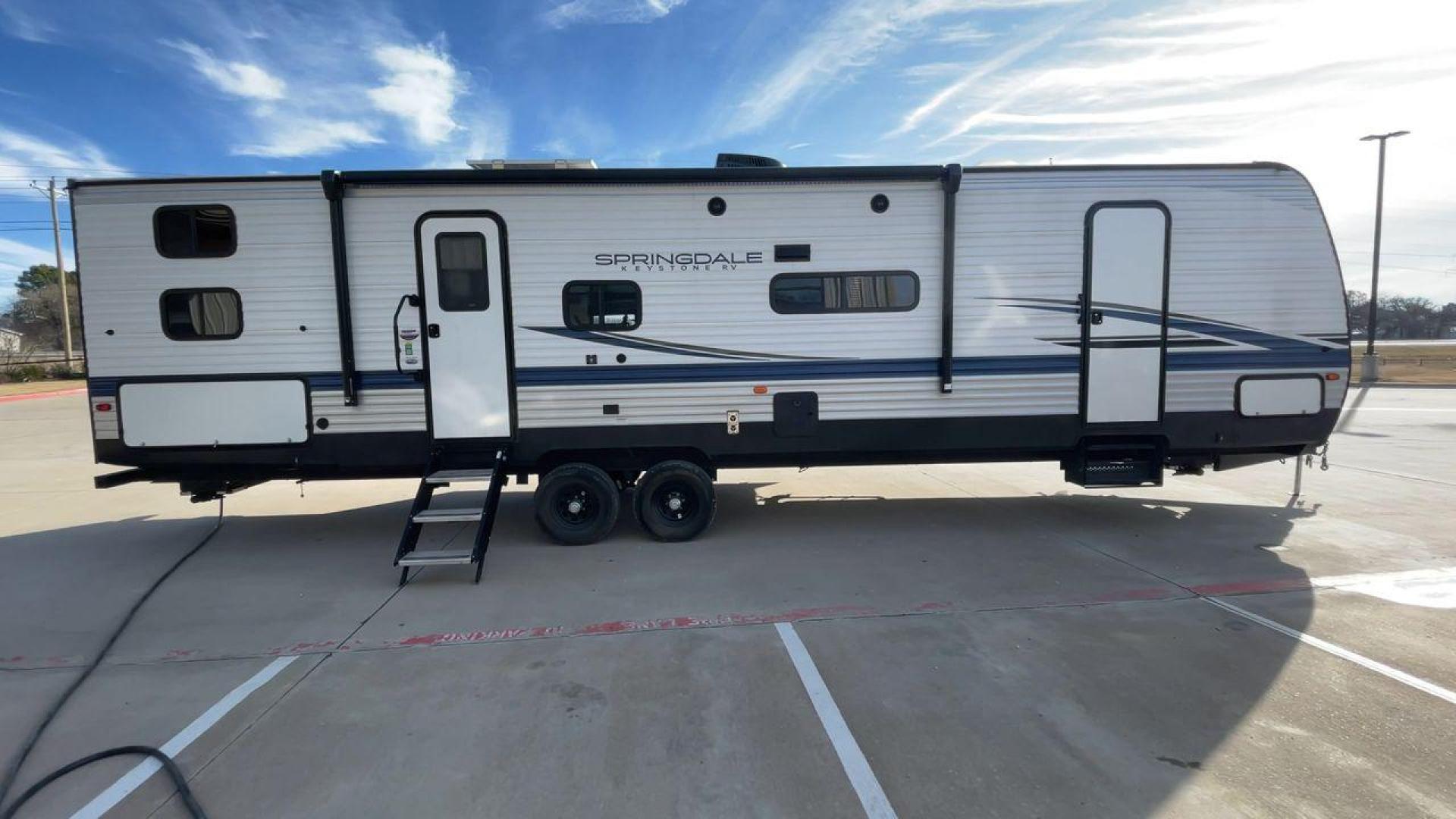 2023 KEYSTONE SPRINGDALE 335BH (4YDTSGR22P3) , Length: 37.75 ft. | Dry Weight: 8,131 lbs. | Gross Weight: 11,200 lbs. | Slides: 1 transmission, located at 4319 N Main St, Cleburne, TX, 76033, (817) 678-5133, 32.385960, -97.391212 - Photo#2