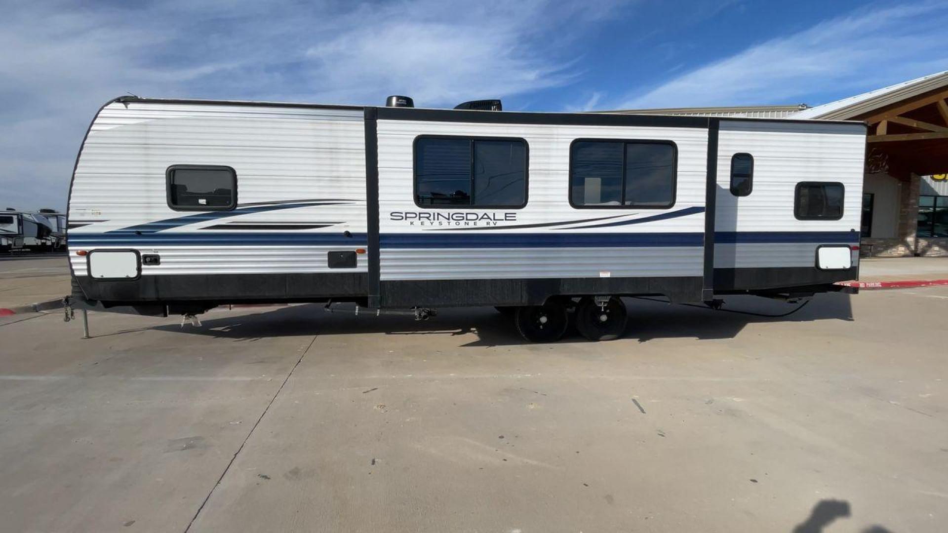 2023 KEYSTONE SPRINGDALE 335BH (4YDTSGR22P3) , Length: 37.75 ft. | Dry Weight: 8,131 lbs. | Gross Weight: 11,200 lbs. | Slides: 1 transmission, located at 4319 N Main St, Cleburne, TX, 76033, (817) 678-5133, 32.385960, -97.391212 - Photo#6