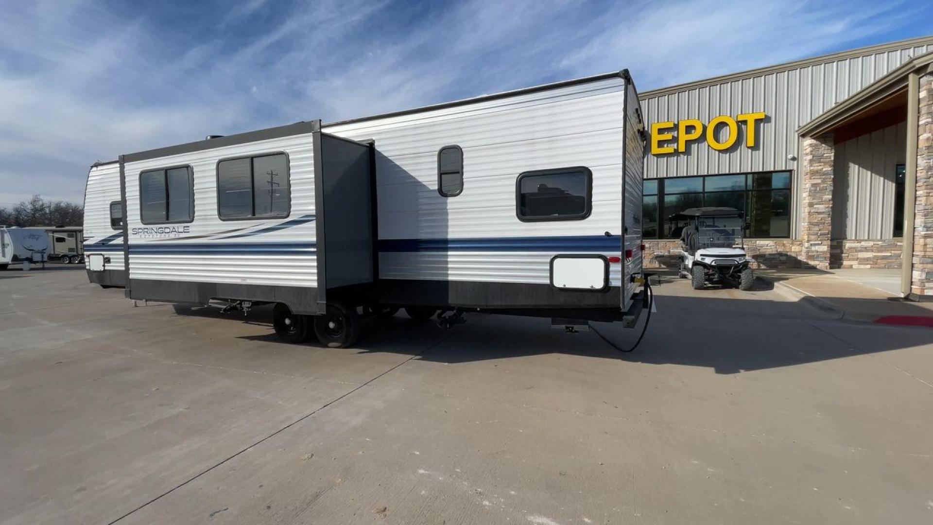 2023 KEYSTONE SPRINGDALE 335BH (4YDTSGR22P3) , Length: 37.75 ft. | Dry Weight: 8,131 lbs. | Gross Weight: 11,200 lbs. | Slides: 1 transmission, located at 4319 N Main St, Cleburne, TX, 76033, (817) 678-5133, 32.385960, -97.391212 - Photo#7