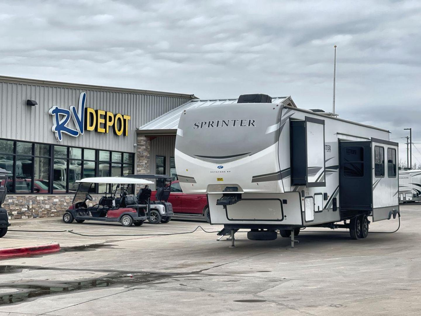 2023 KEYSTONE SPRINTER 35BH (4YDFSTT22P1) , Length: 39.75 ft. | Dry Weight: 11,485 lbs. | Gross Weight: 14,000 lbs. | Slides: 3 transmission, located at 4319 N Main St, Cleburne, TX, 76033, (817) 678-5133, 32.385960, -97.391212 - Photo#0