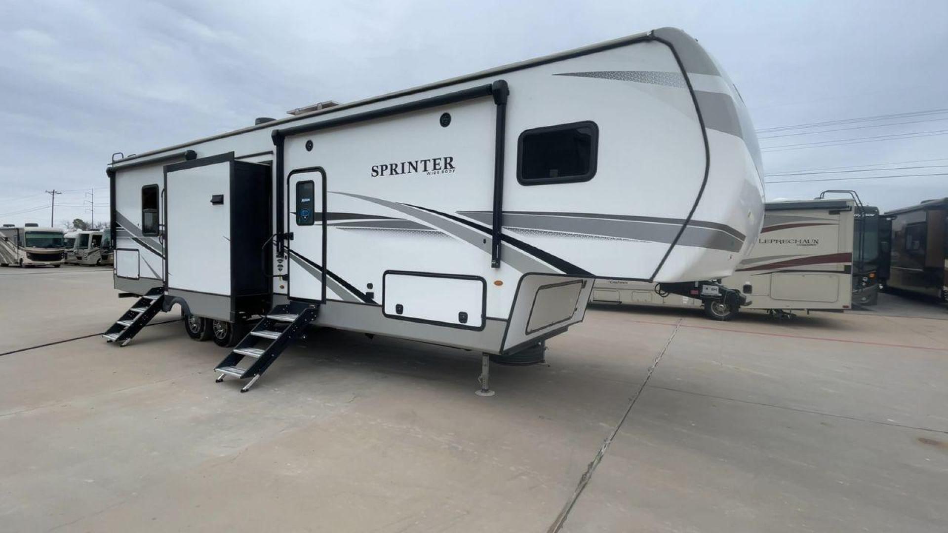 2023 KEYSTONE SPRINTER 35BH (4YDFSTT22P1) , Length: 39.75 ft. | Dry Weight: 11,485 lbs. | Gross Weight: 14,000 lbs. | Slides: 3 transmission, located at 4319 N Main St, Cleburne, TX, 76033, (817) 678-5133, 32.385960, -97.391212 - Photo#3