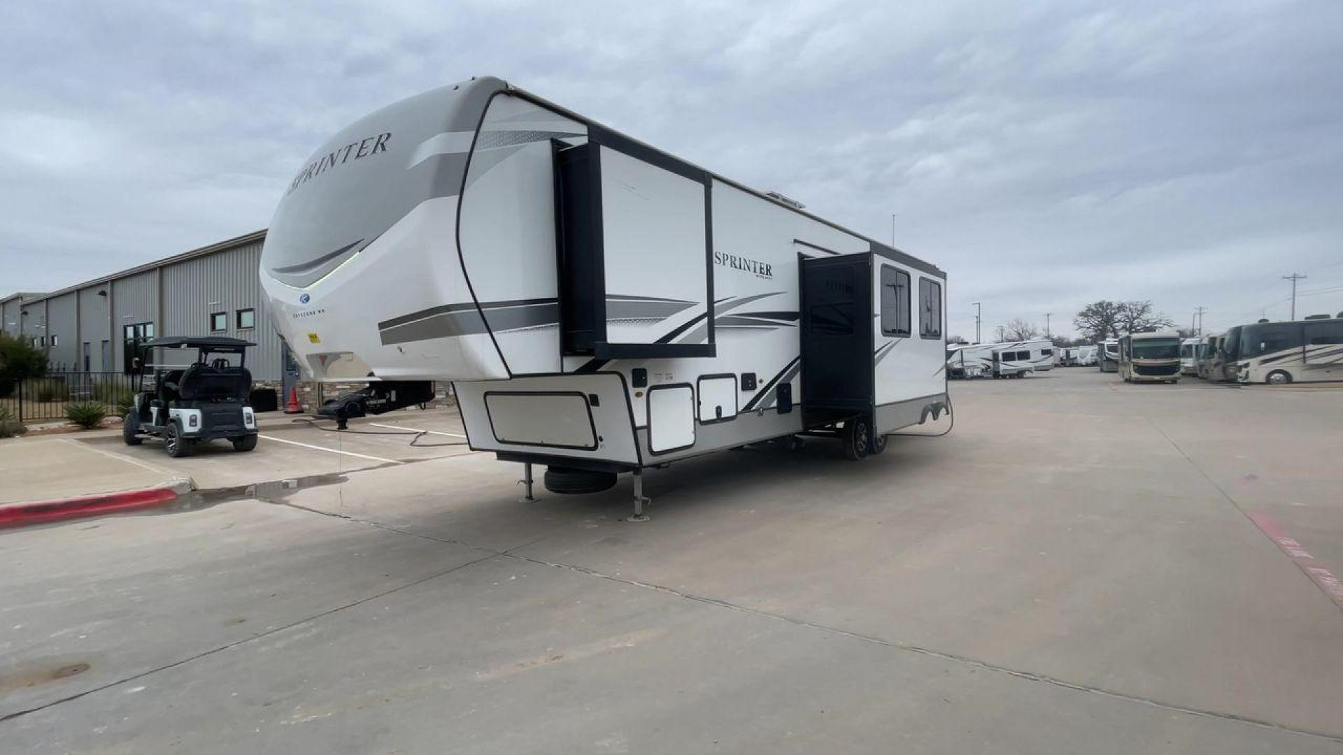 2023 KEYSTONE SPRINTER 35BH (4YDFSTT22P1) , Length: 39.75 ft. | Dry Weight: 11,485 lbs. | Gross Weight: 14,000 lbs. | Slides: 3 transmission, located at 4319 N Main St, Cleburne, TX, 76033, (817) 678-5133, 32.385960, -97.391212 - Photo#5