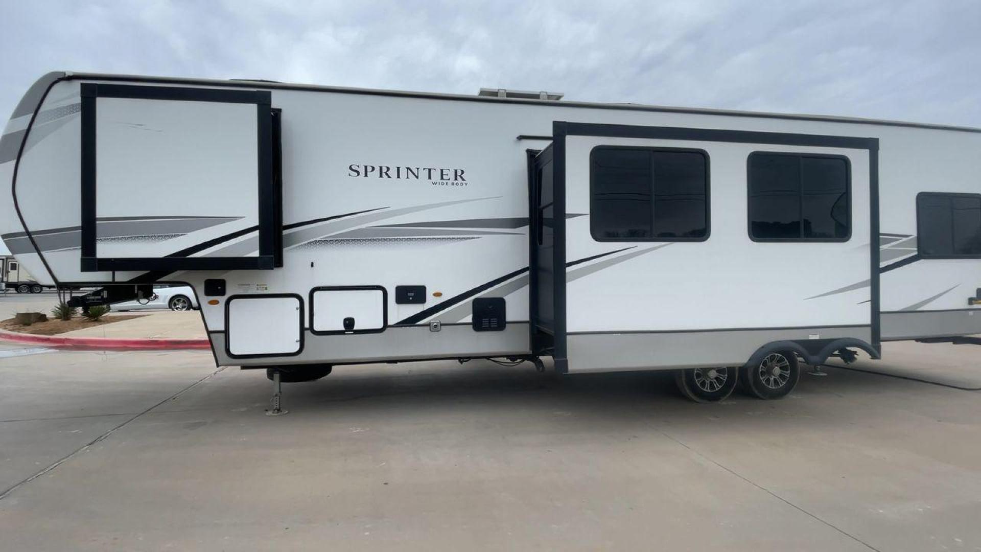 2023 KEYSTONE SPRINTER 35BH (4YDFSTT22P1) , Length: 39.75 ft. | Dry Weight: 11,485 lbs. | Gross Weight: 14,000 lbs. | Slides: 3 transmission, located at 4319 N Main St, Cleburne, TX, 76033, (817) 678-5133, 32.385960, -97.391212 - Photo#6