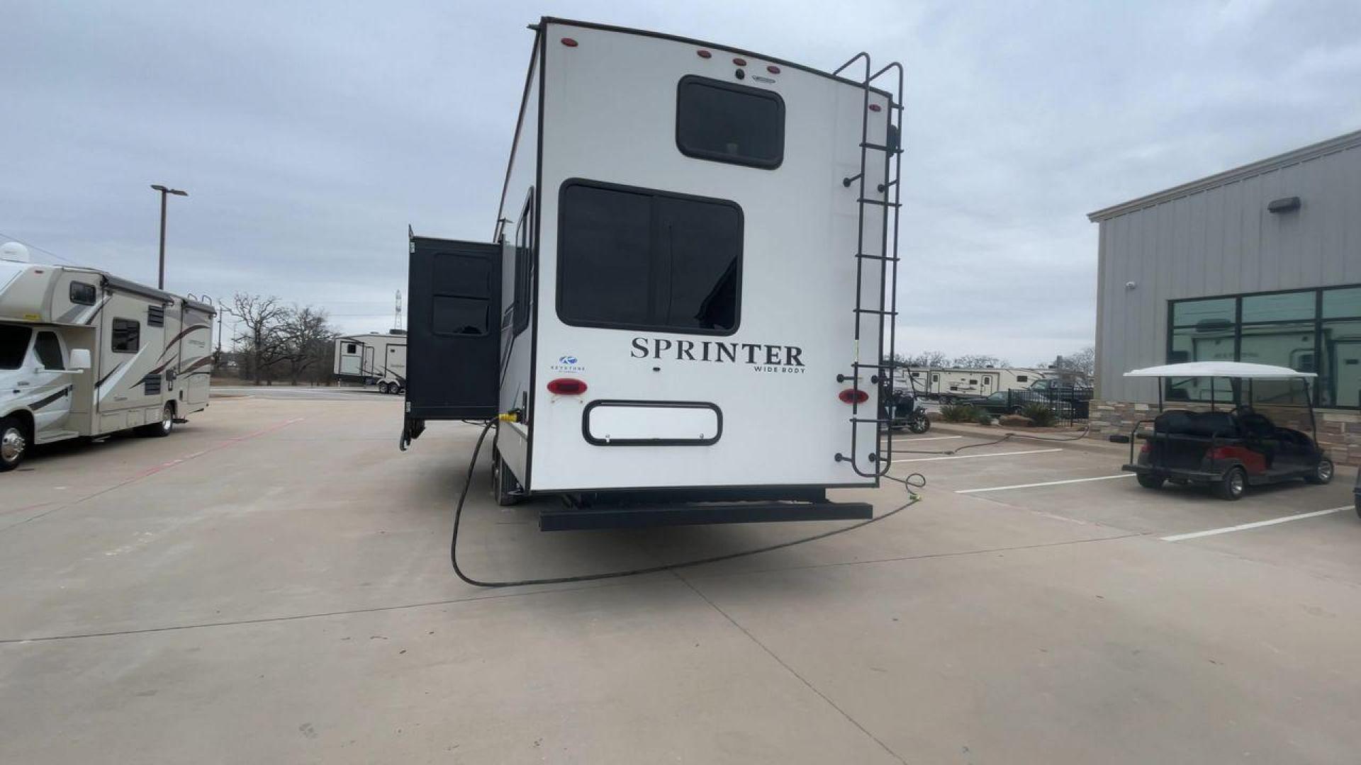 2023 KEYSTONE SPRINTER 35BH (4YDFSTT22P1) , Length: 39.75 ft. | Dry Weight: 11,485 lbs. | Gross Weight: 14,000 lbs. | Slides: 3 transmission, located at 4319 N Main St, Cleburne, TX, 76033, (817) 678-5133, 32.385960, -97.391212 - Photo#8