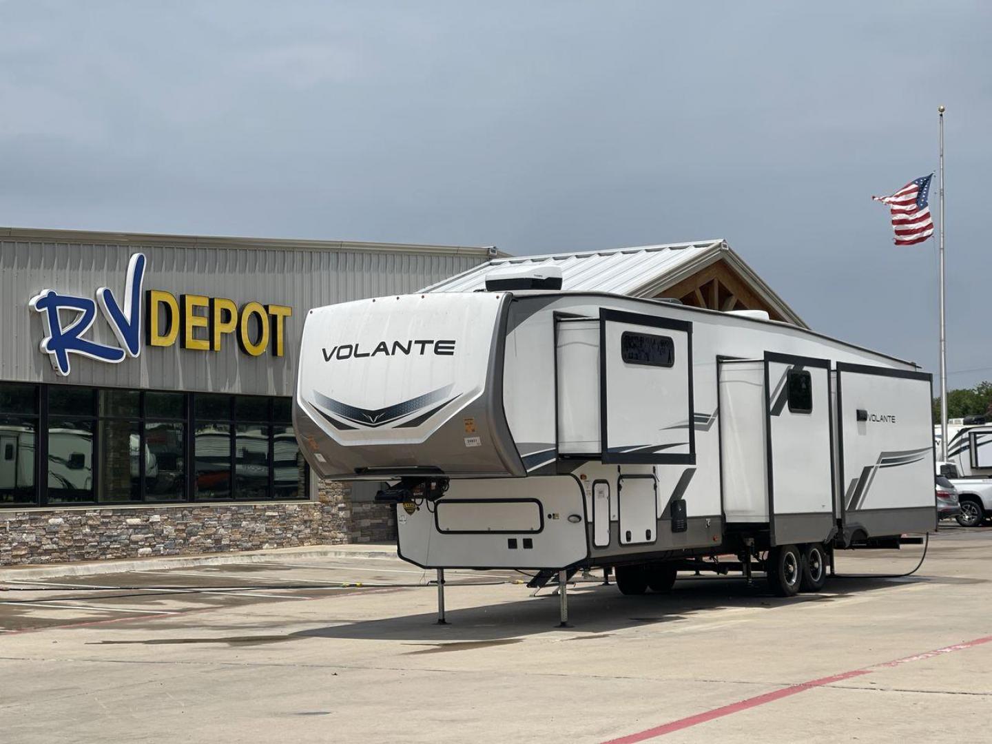 2023 KEYSTONE VOLANTE 375MD (4YDFVLU25P6) , located at 4319 N Main St, Cleburne, TX, 76033, (817) 678-5133, 32.385960, -97.391212 - Photo#0