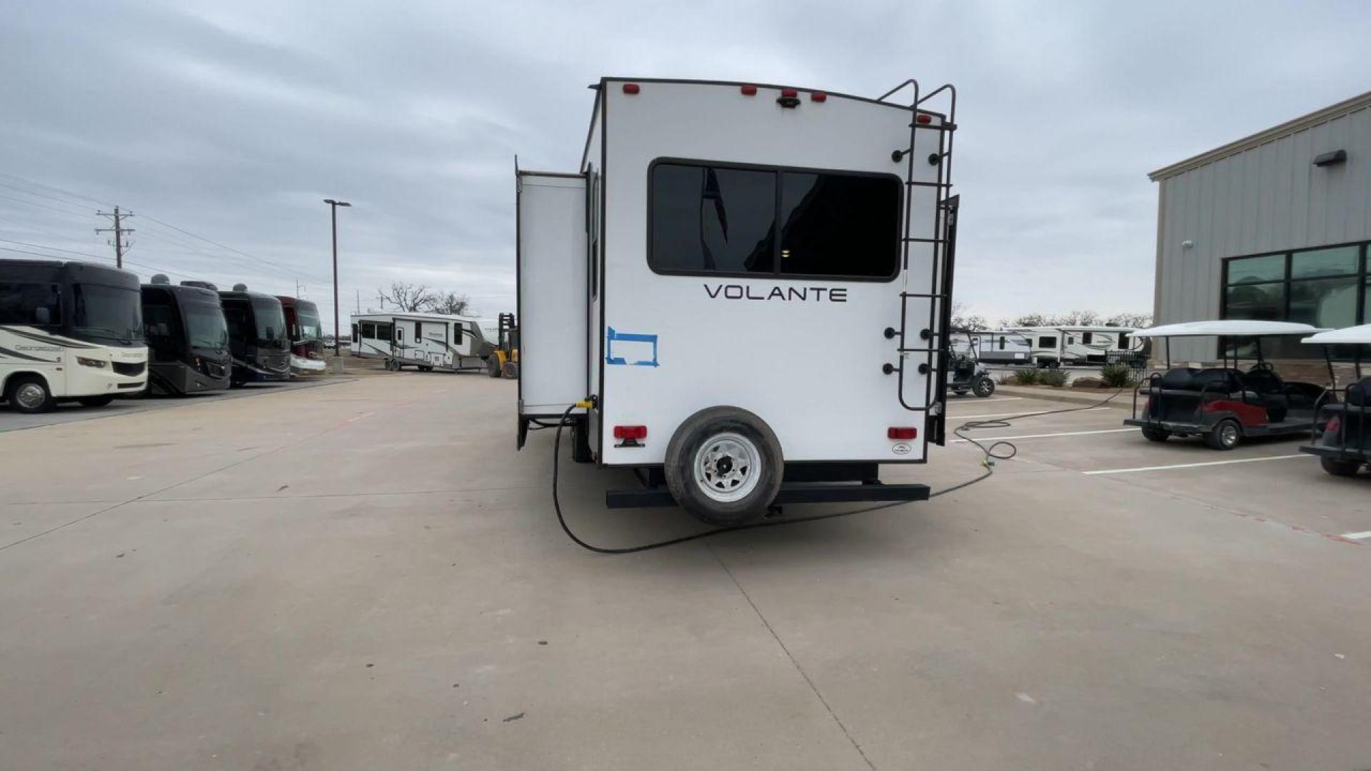 2023 KEYSTONE VOLANTE 375MD (4YDFVLU25P6) , Length: 41.67 ft | Dry Weight: 11,564 lbs | Gross Weight: 14,466 lbs | Slides: 4 transmission, located at 4319 N Main St, Cleburne, TX, 76033, (817) 678-5133, 32.385960, -97.391212 - Photo#8