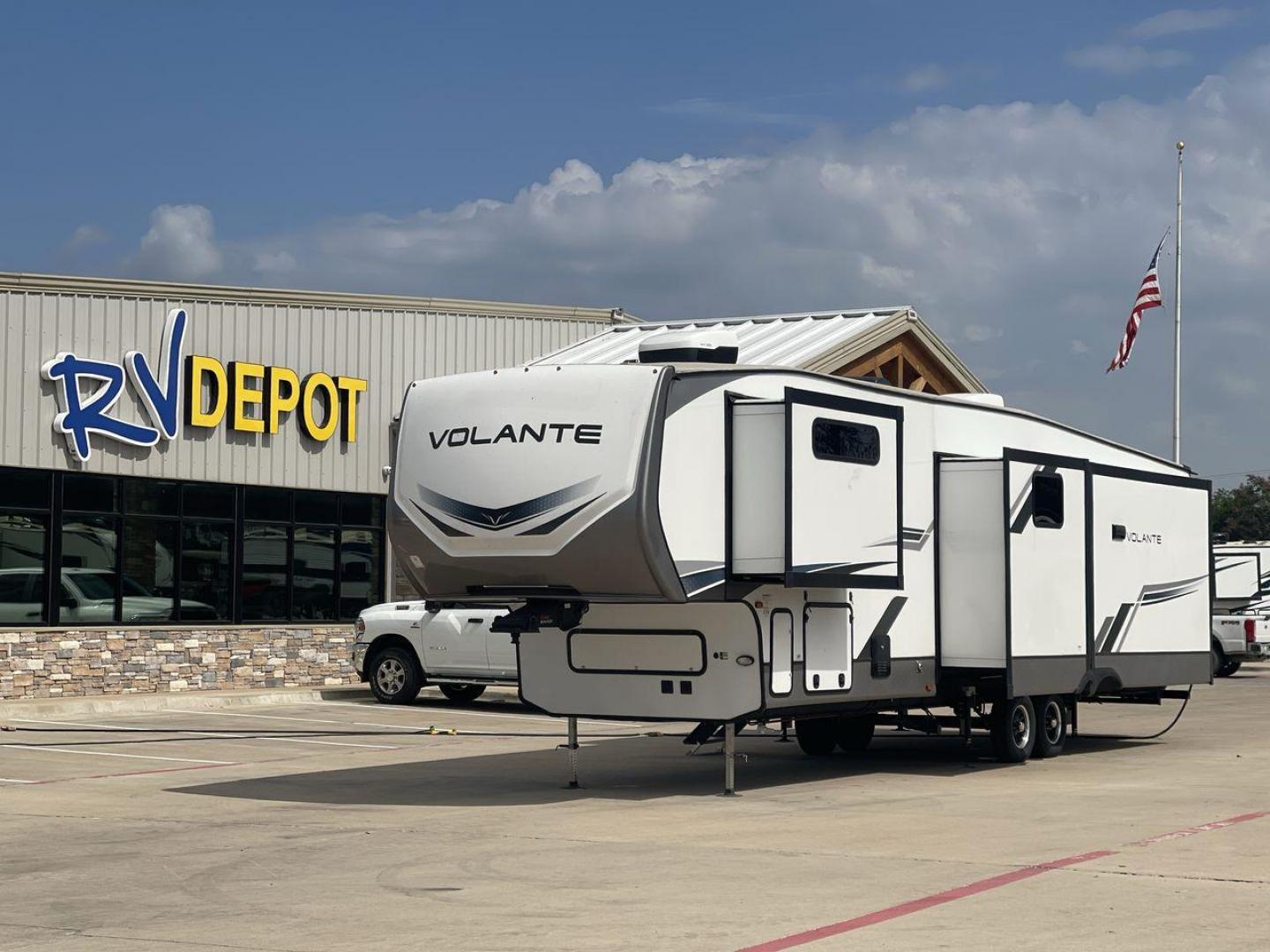 2023 KEYSTONE VOLANTE 375MD (4YDFVLU23P6) , located at 4319 N Main St, Cleburne, TX, 76033, (817) 678-5133, 32.385960, -97.391212 - Photo#0