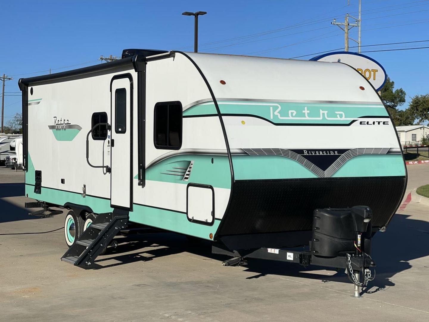 2023 RIVERSIDE RETRO 245RB (59CR42827PL) , Length: 24.92 ft. | Dry Weight: 4,720 lbs. | Slides: 1 transmission, located at 4319 N Main St, Cleburne, TX, 76033, (817) 678-5133, 32.385960, -97.391212 - Photo#22