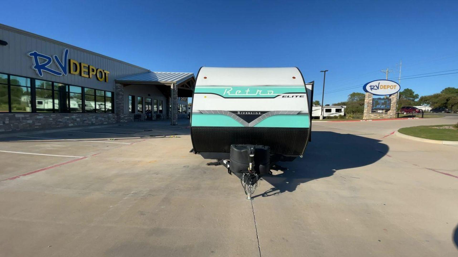 2023 RIVERSIDE RETRO 245RB (59CR42827PL) , Length: 24.92 ft. | Dry Weight: 4,720 lbs. | Slides: 1 transmission, located at 4319 N Main St, Cleburne, TX, 76033, (817) 678-5133, 32.385960, -97.391212 - Photo#4