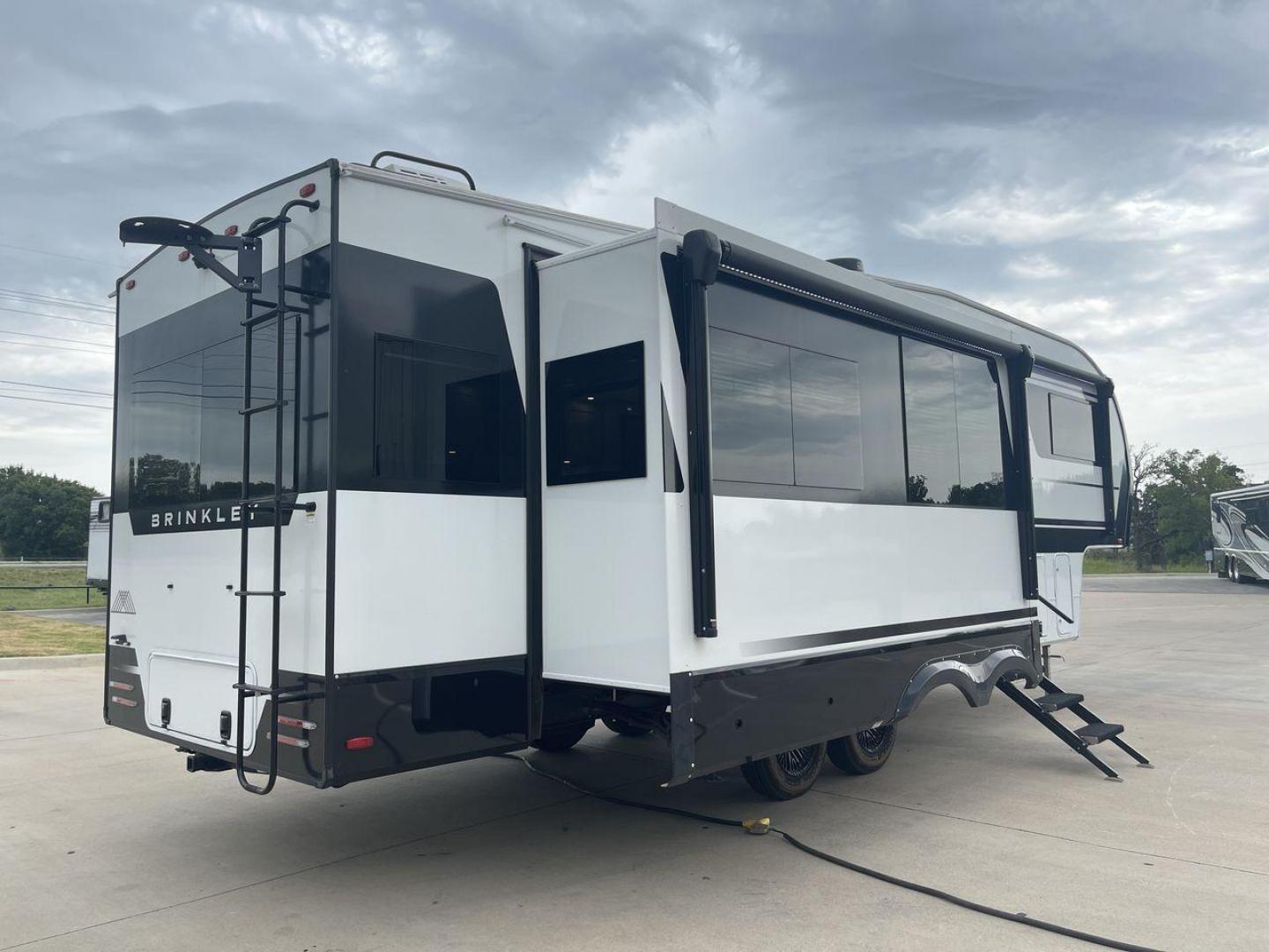 2024 BRINKLEY MODEL Z 2900 (7T0FZ3426RA) , Length: 32.92 ft. | Gross Weight: 14,495 lbs. | Slides: 3 transmission, located at 4319 N Main St, Cleburne, TX, 76033, (817) 678-5133, 32.385960, -97.391212 - The 2024 Brinkley Model Z 2900 RV showcases a modern, streamlined interior design emphasizing functionality and luxury. Upon entering, you’re greeted by a sleek kitchen featuring a huge center island with a built-in stainless steel sink and modern fixtures. The island provides ample counter space - Photo#32