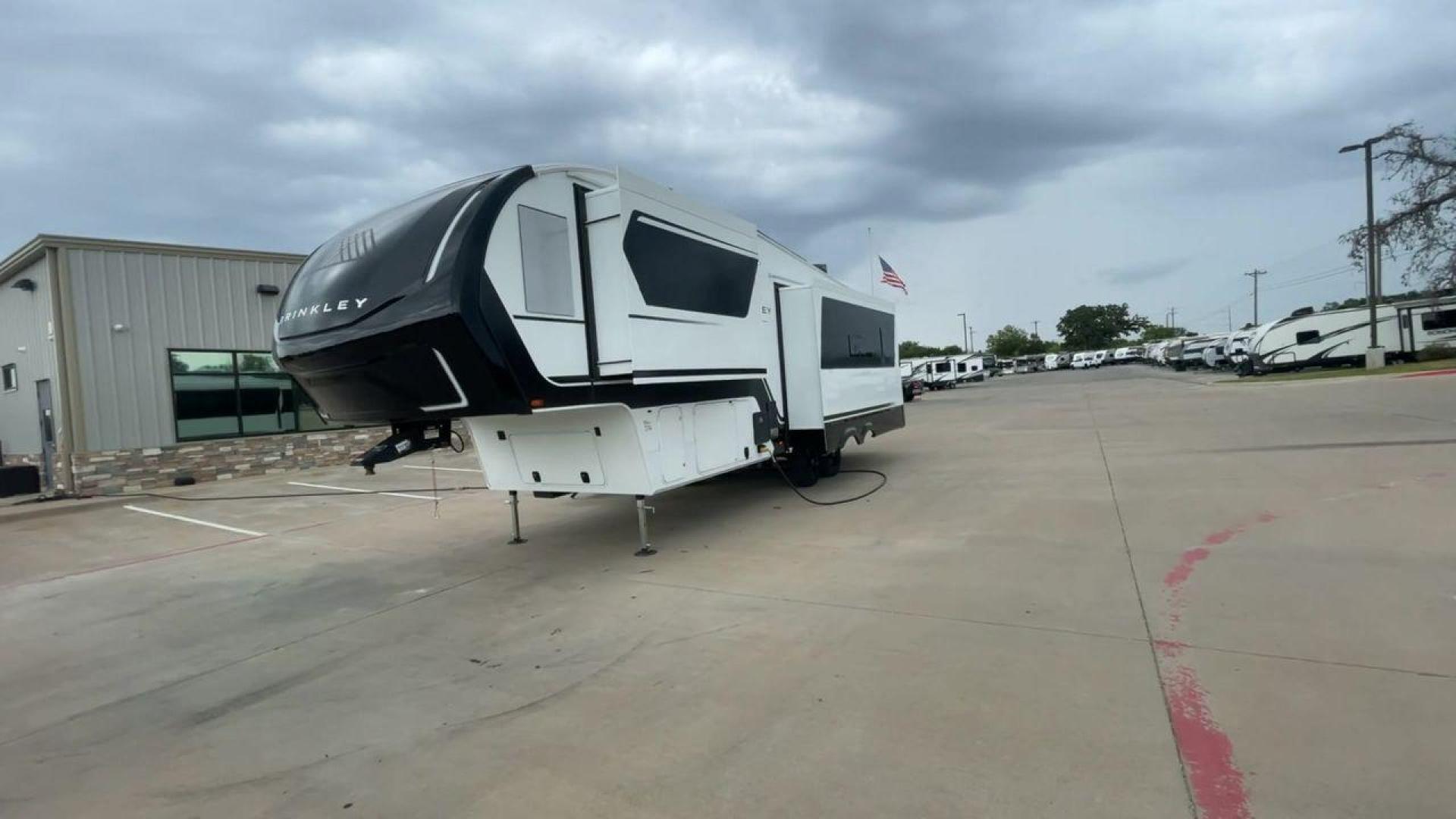 2024 BRINKLEY MODEL Z 2900 (7T0FZ3426RA) , Length: 32.92 ft. | Gross Weight: 14,495 lbs. | Slides: 3 transmission, located at 4319 N Main St, Cleburne, TX, 76033, (817) 678-5133, 32.385960, -97.391212 - The 2024 Brinkley Model Z 2900 RV showcases a modern, streamlined interior design emphasizing functionality and luxury. Upon entering, you’re greeted by a sleek kitchen featuring a huge center island with a built-in stainless steel sink and modern fixtures. The island provides ample counter space - Photo#5