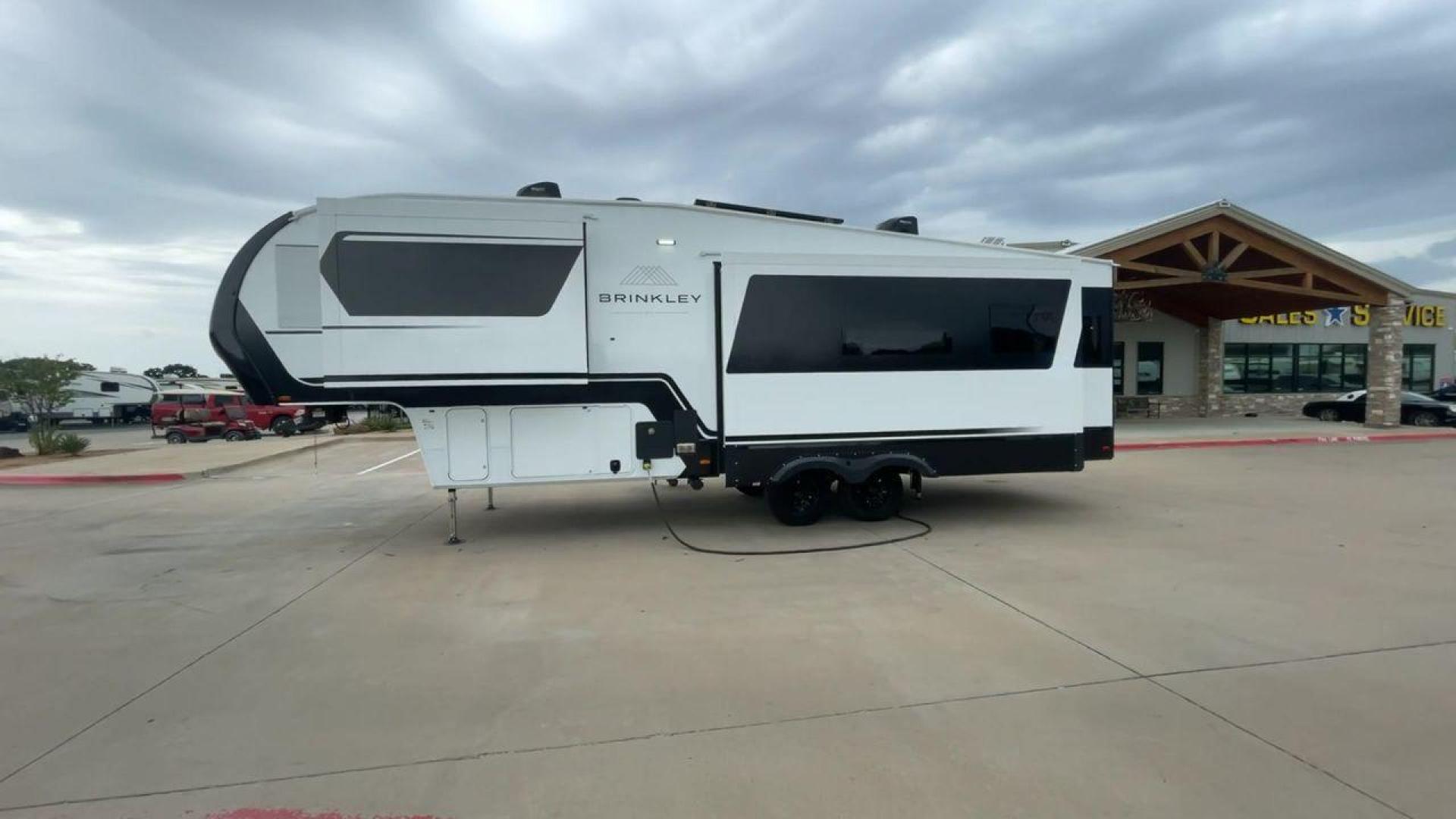 2024 BRINKLEY MODEL Z 2900 (7T0FZ3426RA) , Length: 32.92 ft. | Gross Weight: 14,495 lbs. | Slides: 3 transmission, located at 4319 N Main St, Cleburne, TX, 76033, (817) 678-5133, 32.385960, -97.391212 - Photo#6