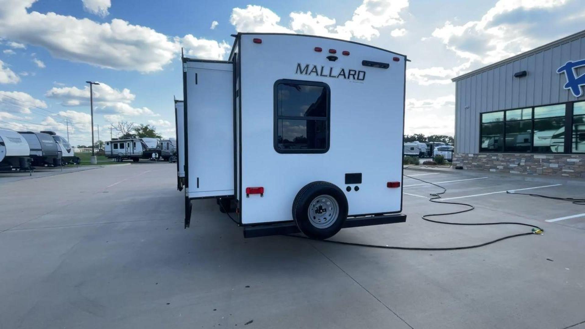 2024 HEARTLAND MALLARD M33 (5SFNB3720RE) , located at 4319 N Main St, Cleburne, TX, 76033, (817) 678-5133, 32.385960, -97.391212 - Photo#8