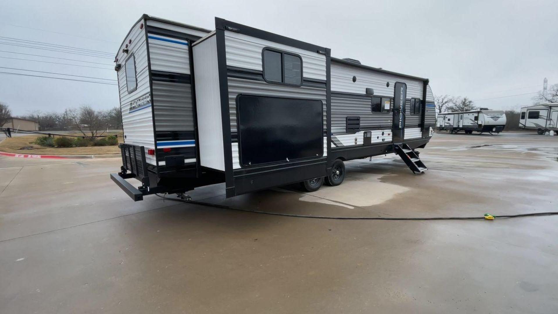 2024 HEARTLAND PIONEER BH335 (5SFPB3728RE) , Length: 37.46 ft | Dry Weight: 8,480 lbs | Gross Weight: 11,060 lbs | Slides: 3 transmission, located at 4319 N Main St, Cleburne, TX, 76033, (817) 678-5133, 32.385960, -97.391212 - Photo#1