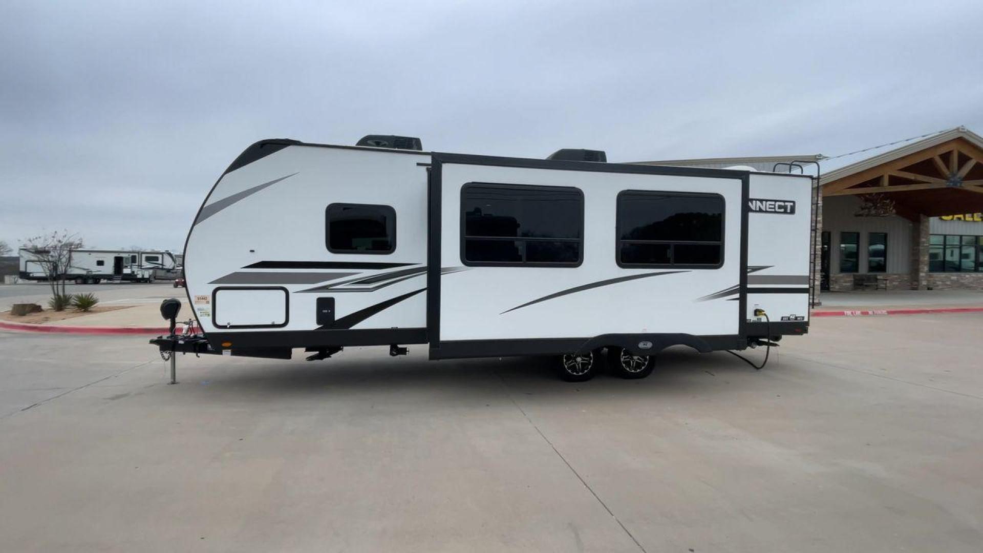 2024 KZ CONNECT 261RB (4EZTL2721R7) , Length: 30.33 ft | Dry Weight: 6,460 lbs | Gross Weight: 7,345 lbs | Slides: 1 transmission, located at 4319 N Main St, Cleburne, TX, 76033, (817) 678-5133, 32.385960, -97.391212 - At 30.33 ft long, the 2024 KZ Connect 261RB is a modern and stylish travel trailer with a sleek and aerodynamic design. Its white fiberglass exterior is accented with black and gray geometric decals, giving it a sharp and contemporary look. The front cap is painted black with the CONNECT branding pr - Photo#6