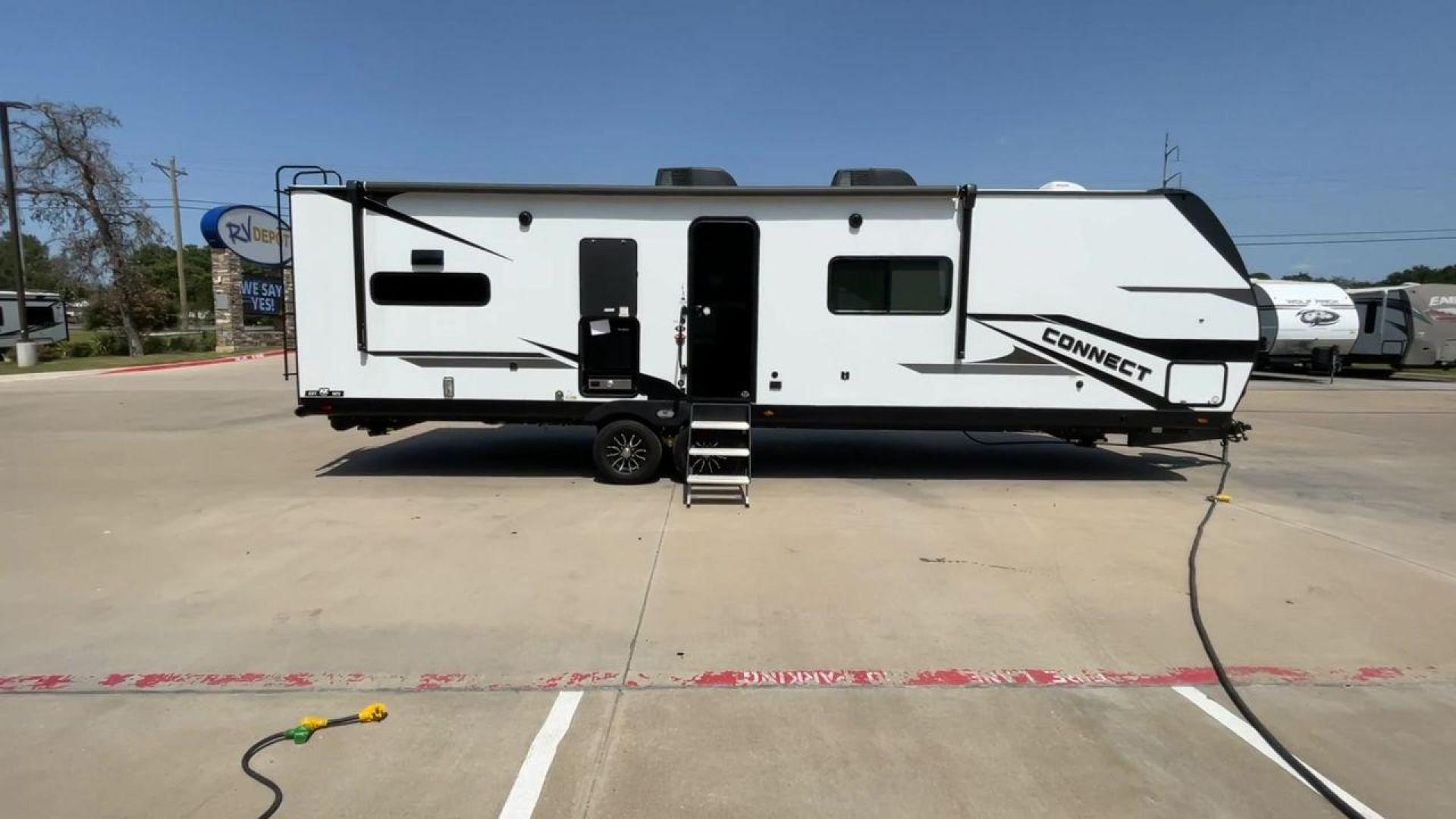 2024 KZ CONNECT 302FBK (4EZTL322XR4) , located at 4319 N Main St, Cleburne, TX, 76033, (817) 678-5133, 32.385960, -97.391212 - Photo#2