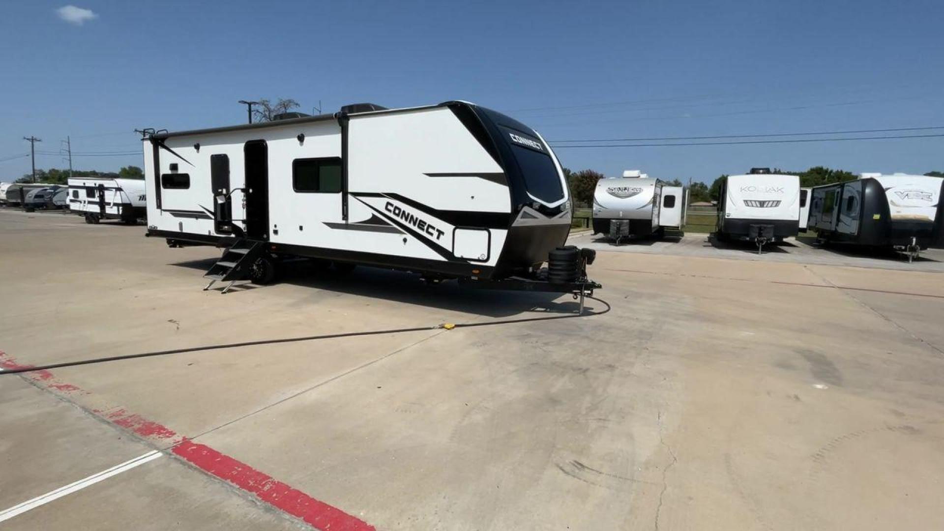 2024 KZ CONNECT 302FBK (4EZTL322XR4) , Length: 35 ft. | Dry Weight: 6,910 lbs. | Gross Weight: 9,220 lbs. | Slides: 2 transmission, located at 4319 N Main St, Cleburne, TX, 76033, (817) 678-5133, 32.385960, -97.391212 - Photo#3