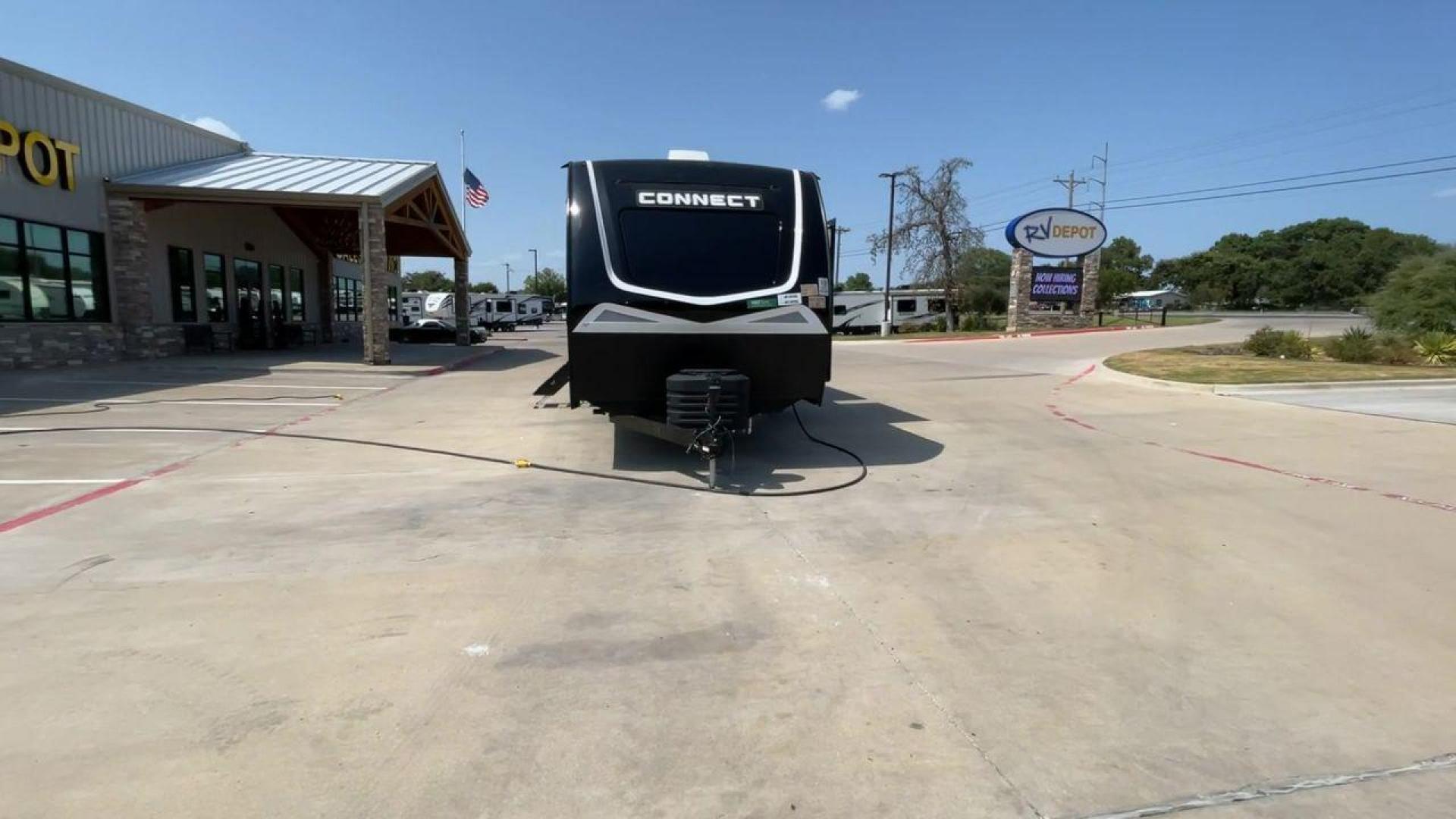 2024 KZ CONNECT 302FBK (4EZTL322XR4) , located at 4319 N Main St, Cleburne, TX, 76033, (817) 678-5133, 32.385960, -97.391212 - Photo#4