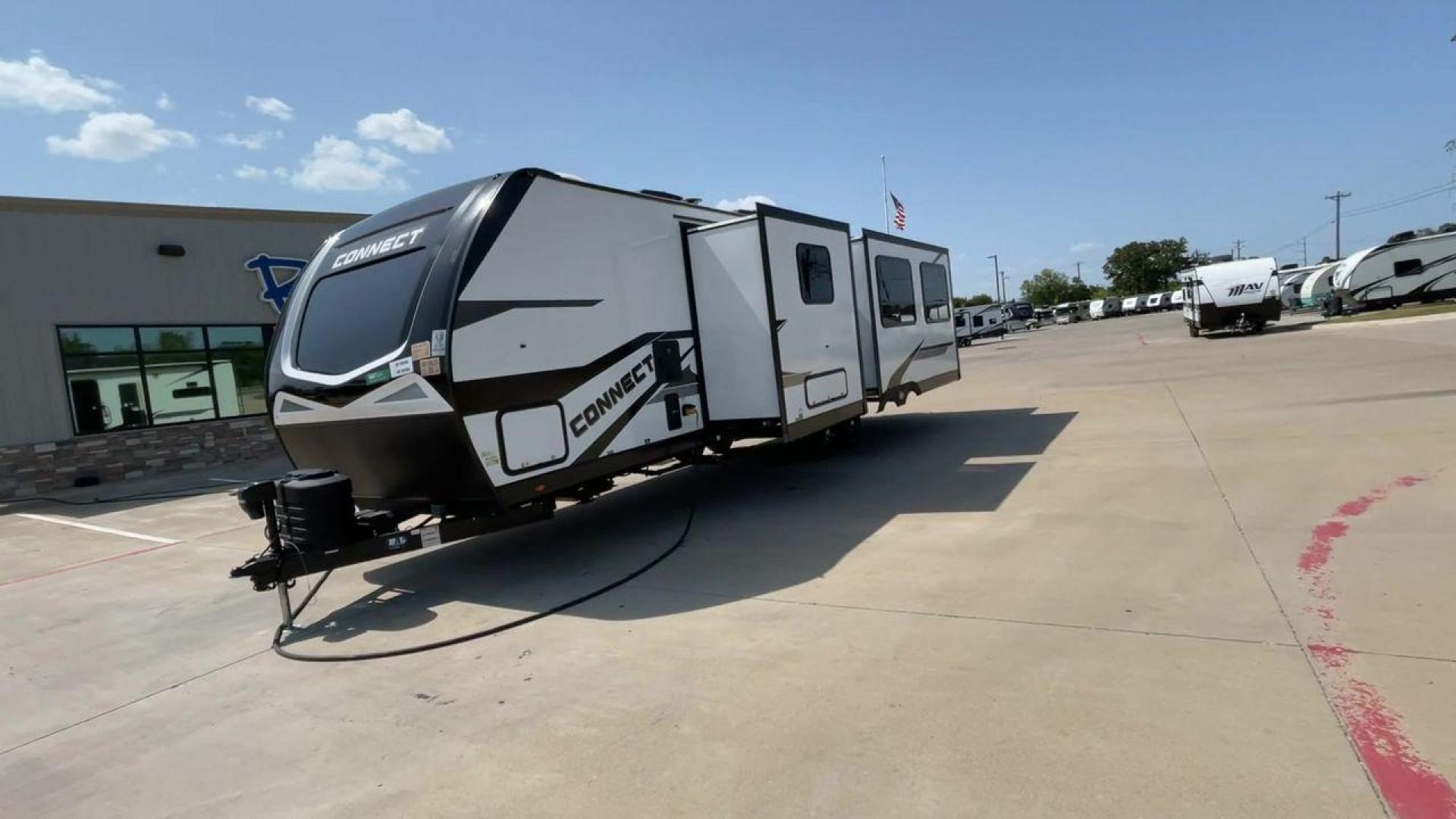 2024 KZ CONNECT 302FBK (4EZTL322XR4) , located at 4319 N Main St, Cleburne, TX, 76033, (817) 678-5133, 32.385960, -97.391212 - Photo#5