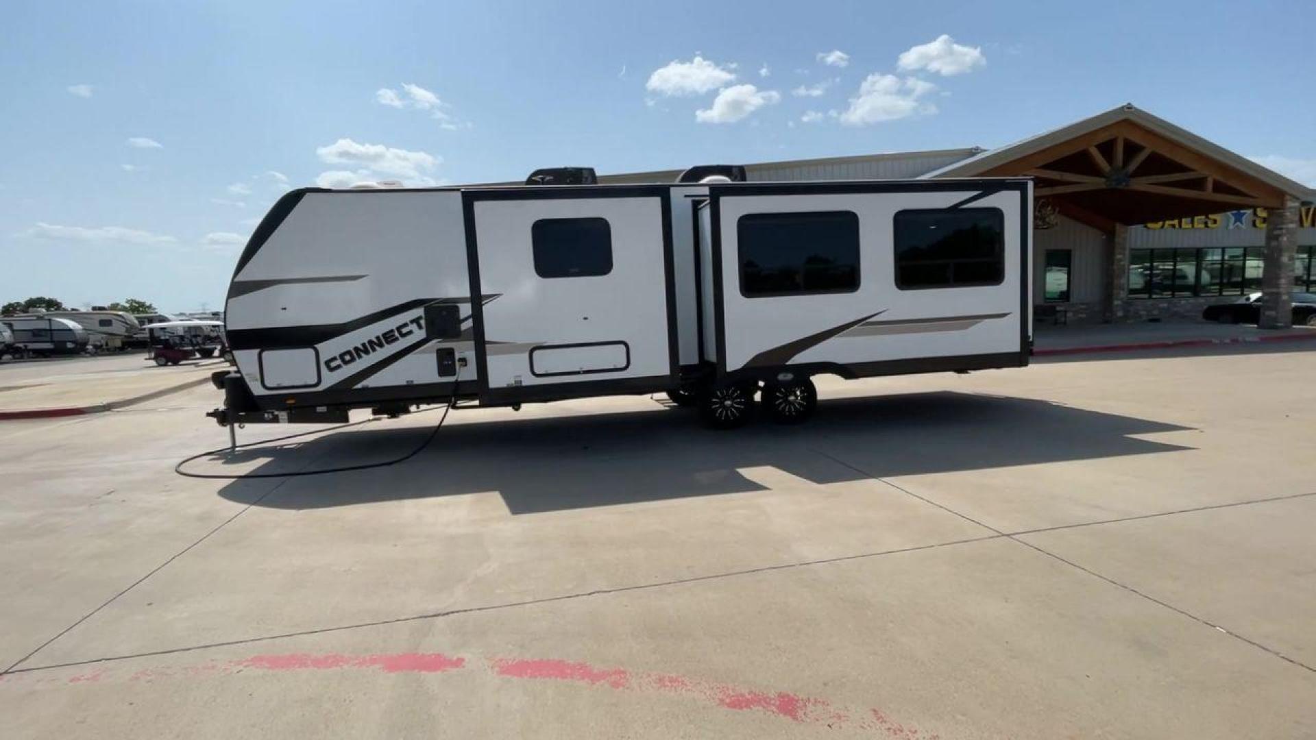 2024 KZ CONNECT 302FBK (4EZTL322XR4) , Length: 35 ft. | Dry Weight: 6,910 lbs. | Gross Weight: 9,220 lbs. | Slides: 2 transmission, located at 4319 N Main St, Cleburne, TX, 76033, (817) 678-5133, 32.385960, -97.391212 - Photo#6