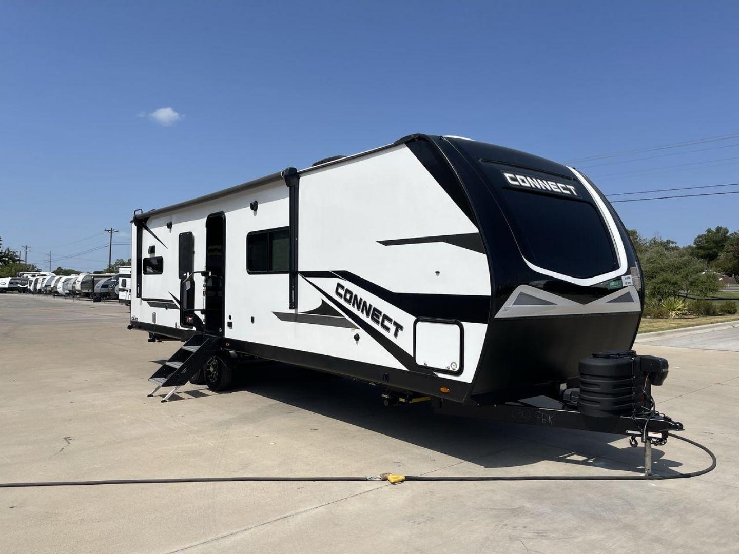 2024 KZ CONNECT 302FBK (4EZTL322XR4) , Length: 35 ft. | Dry Weight: 6,910 lbs. | Gross Weight: 9,220 lbs. | Slides: 2 transmission, located at 4319 N Main St, Cleburne, TX, 76033, (817) 678-5133, 32.385960, -97.391212 - Photo#22