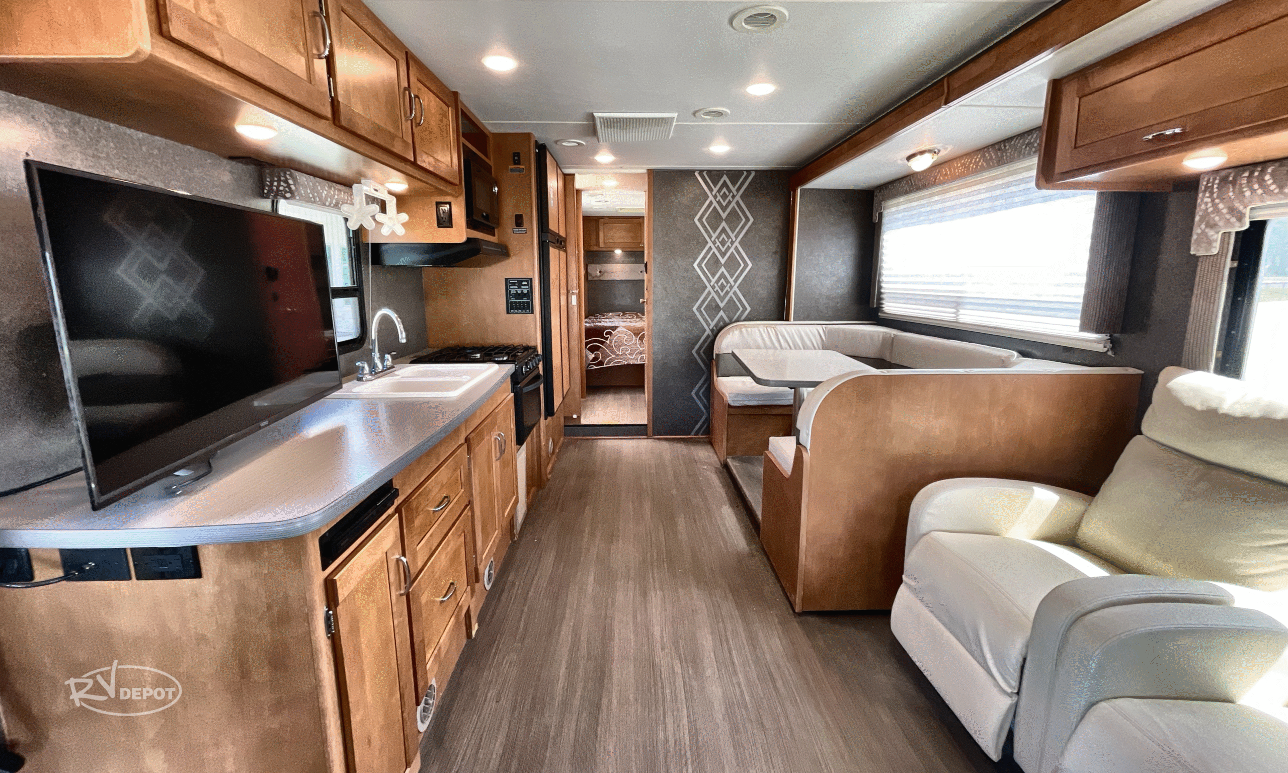 2016 WINNEBAGO MINNIE WINNIE 31K - Living Room - Motorhome Class A RV