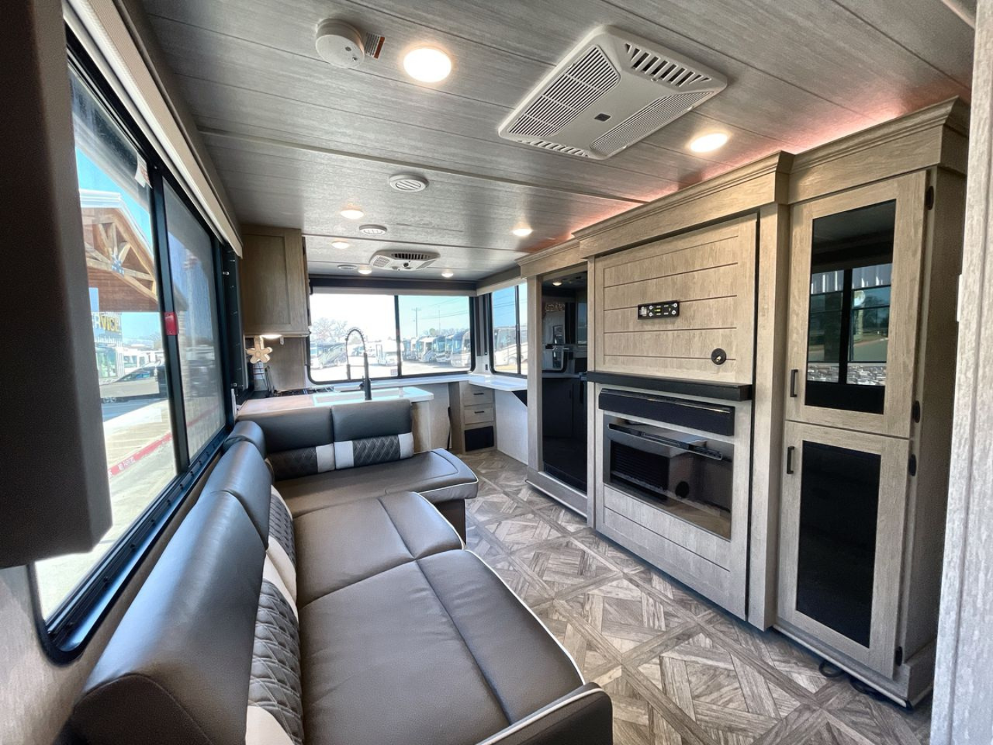 2024 Forest River Wildwood X-Lite 24View - Living