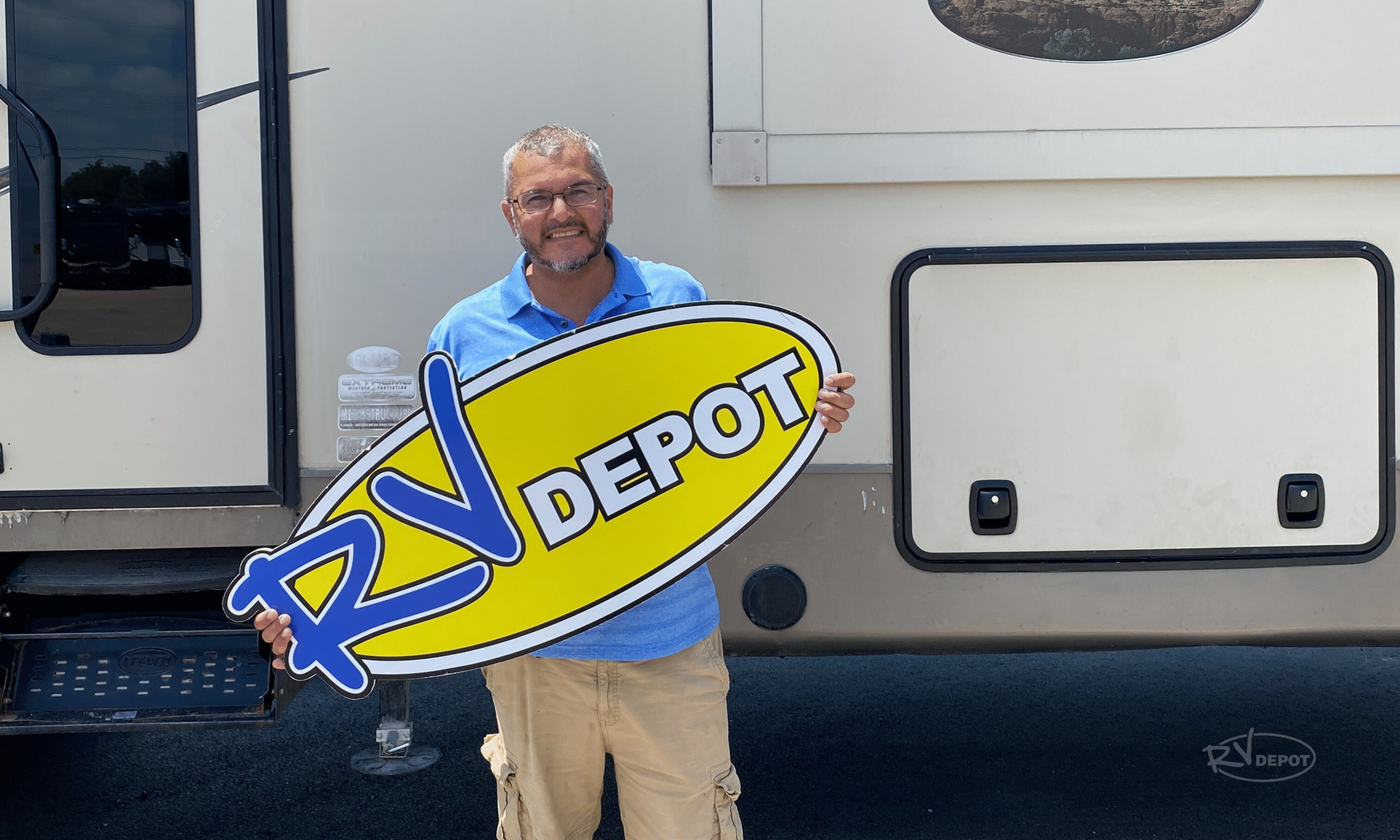 easy RV buying experience with happy camper Barrera
